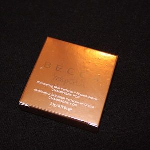 JacklynHill shimmering skin perfector poured créme